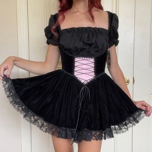 Brand new Jennie Nitro velvet Heidi Ho dress with baby pink panel 🖤